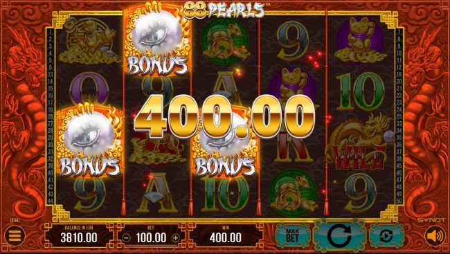 Scatter win triggers the free spins feature