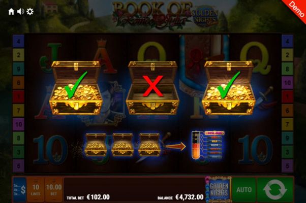 Golden Night Bonus randomly activates during any spin