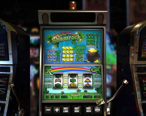 Main game board featuring three reels and 5 paylines with a $4,000 max payout.