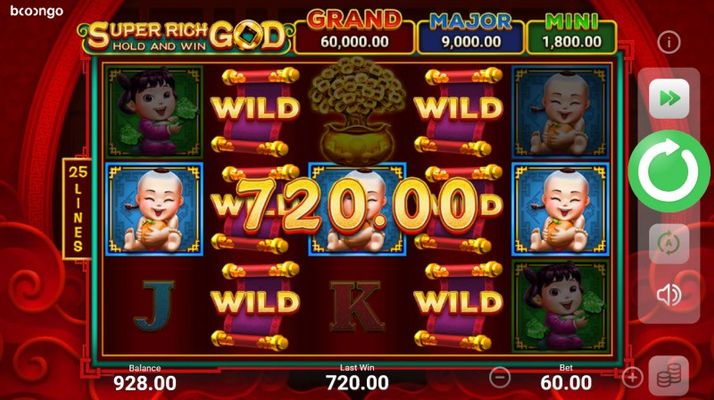 Super Rich God Hold and Win :: Stacked wilds lead to multiple winning paylines