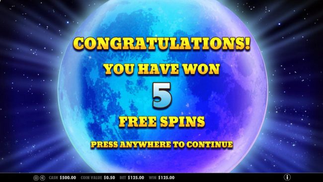 5 Free Spins awarded with giant symbols covering reels 2, 3 and 4.
